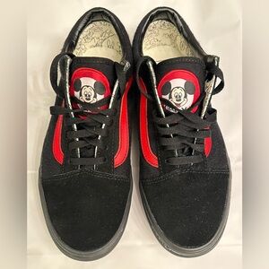 Vans X  Mickey Mouse Club Old School Sneakers EUC Size Men’s 9 Black and Red